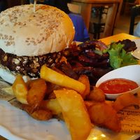 Hamburguesa👌👌 at El Manglar in Oviedo