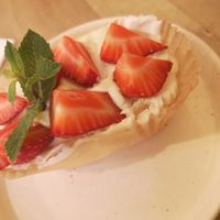 Vegan pavlova fraise at Le Pain Quotidien in Namur