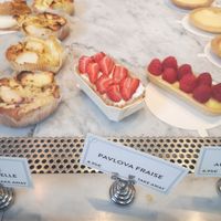Vegan pavlova fraise at Le Pain Quotidien in Namur