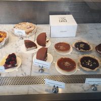 Crumble and chocolate cake vegan at Le Pain Quotidien in Namur