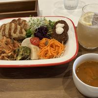 Budda bowl with extra falafels   at Fluunt KOFU in Kofu