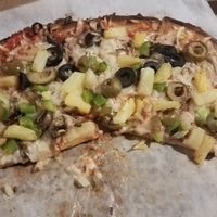 Poppa rollos gluten free crust with vegan cheese, veggie dlite toppings with pineapple at Poppa Rollo's Pizza in Waco