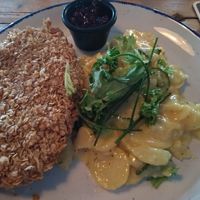 Haferschnitzel, Kartoffelsalat und Preiselbeeren at Dolden Mädl in Binz