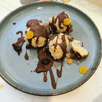 Bolitas de almendras de Artenara (local) con coco y chocolate blanco at Biocreperia RiscoCaido in Gran Canaria