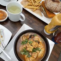 Almuerzo del día & crunch burger  at Vegan Place in Vina Del Mar