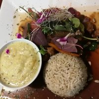 Salteado criollo de carne vegetal, con arroz y puré de papa at Vida Vegan Bistro in Cusco