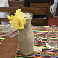 Plátano, maca y leche de soya. Flores naturales complementan la producción  at Vida Vegan Bistro in Cusco