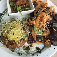 Tofu agridulce y hamburguesa de cereales at Beganbai in Vitoria Gasteiz