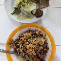 Great location, particularly and exclusive flavours, really cheap and you can get one more plate all of that you want.  at Ranahat Je Vegan Restaurant in Ayutthaya