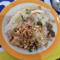 Groente, rijst, noodles en vleesvervanger at Ranahat Je Vegan Restaurant in Ayutthaya