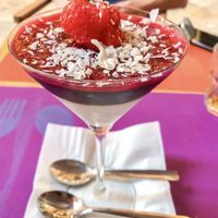 Panna cotta con frambuesa at Sa Cova in Mallorca