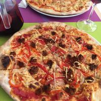 Diavola & Margarita with onion at Sa Cova in Mallorca