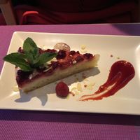 Vegan raspberry cake at Sa Cova in Mallorca