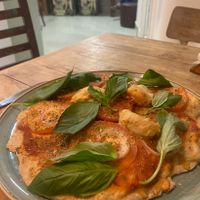 Pizza margarita vegana   at Raposa Vegana in Cuiaba