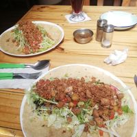 Pita con lenticchie, Seitan, quinoa e tanto altro. Buonissima at Lupito Cocina Vegana in La Paz