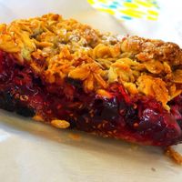 vegan berry crumble  at Cafe Kamiel in Antwerpen