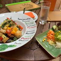 Kleiner Salat und Mediterrane Gemüsepfanne. Super lecker  at Casa Vita in Wernigerode