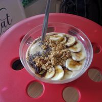 Nangka Nana Smoothie Bowl - RM14 (extra RM2 for almond milk alternative to yoghurt)
Banana, Jackfruit and Almond Milk smoothie, topped with Chia Seed, Granola and Gula Melaka. Pretty good and creamy. Portion is ok. at Shia's Homemade Granola in Penang