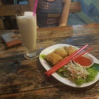 Spring rolls and pineapple shake at Na's Kitchen in Pai