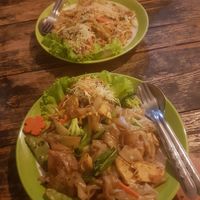 Pad thai and pad see ew at Na's Kitchen in Pai