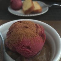 Caremelised pears and sorbet at Bruta Flor in Lisbon