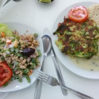 "Tuna" salad and the main plate with broccoli tortilla, salad and rice at Vida Sana - Jr. Camaná in Lima