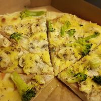Vegan Pizza with Sauce Hollandaise at Pizzeria Bollywood in Hagen