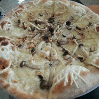 Vegan svampe lover pizza at Vegetalia in Copenhagen