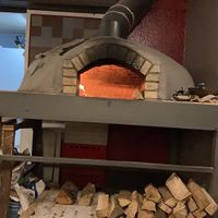 Echte houtovenpizza   at Bancale 61 in Maastricht