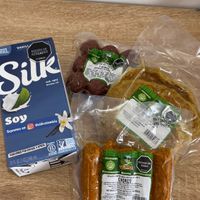 Algunos de los productos que se pueden conseguir allí at Vegano Market in Bogota