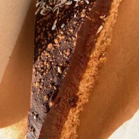 Choco banana fudge taartje met banaan-dadels-havermout 😍 at By-Kees in Heerenveen