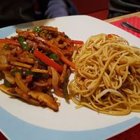 Noodle and seitan at Healthy Lovers in Madrid