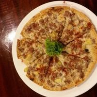 Vegetarian pizza at Yo Vegan in Phuket