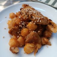 Aperitivo de garbanzos con heura at Jonny Aldana in Barcelona