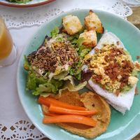 Vegan and non vegan options at The Food for Real in Lisbon