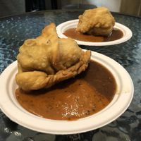 Samosa and chutney at Hariprasad Samosa & Curry in Krakow