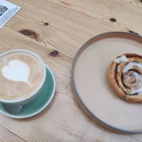 Cinnamon roll and cappuccino at Knol & Kool Bistro & Superet in Ghent