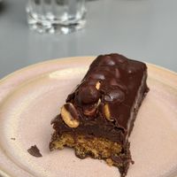 vegan snickers cake  at Knol & Kool Bistro & Superet in Ghent