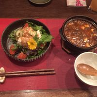 Tofu sald in sesame dressing (left), mapo tofu (right) at Saizencyuka anzu in Nagoya