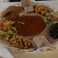 Shiro wat (in the middle) and Yestom beyayanetu (all around) at Naomi Restaurant & Bar in Bergen