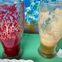 Heel lekkere sapjes: rode biet en gember - peer en gember   at Le Corail Vegan Food in Essaouira