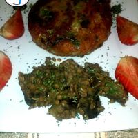 Le repas est très délicieux, les ingrédients variés, on a pris deux plats Veggi burger et filo pastry, aussi le menu ne contient que des plats végétariens et vegan
On a beauc at Le Corail Vegan Food in Essaouira