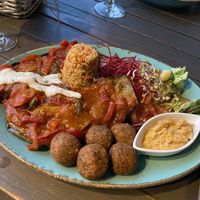 Gebackene Aubergine mit Falafel at Badezeit Strandrestaurant in Westerland