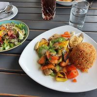 Couscous Gericht mit einem Beilagensalat at Badezeit Strandrestaurant in Westerland