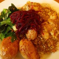 Curry with side salad at Iydea in Brighton