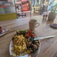 Perfect scrambled tofu, avocado with a side of mushrooms and spinach. Perfect North Laine people watching spot too. Peaceful oasis in the mornings at Iydea in Brighton