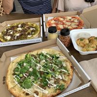 Forager, margherita, pesto CBR and garlic knots 🤤 at Virtuous Pie in Portland