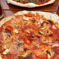 Pizza V3 und V4  at Organic Pizza in Salzburg