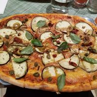 V2 melanzani, capers basil and dried tomato at Organic Pizza in Salzburg