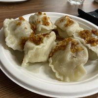 Einfach nur lecker und prall gefüllt! Mit gerösteten Zwiebeln ein Gedicht.  at PieRogi Vegan in Wroclaw